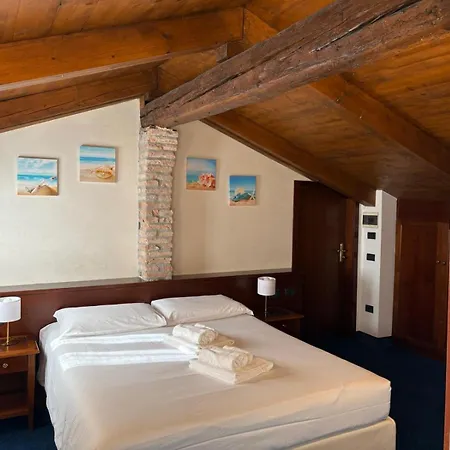 Alloggi Marinella 3*