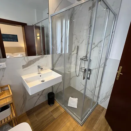 Alloggi Marinella 3*