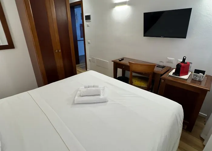 Alloggi Marinella 3*