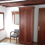 Alloggi Marinella Pensión 3*