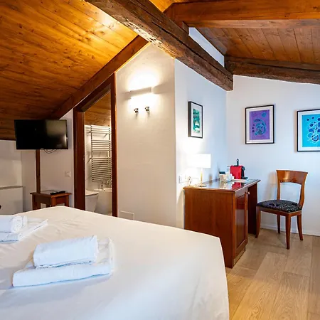 Alloggi Marinella 3*